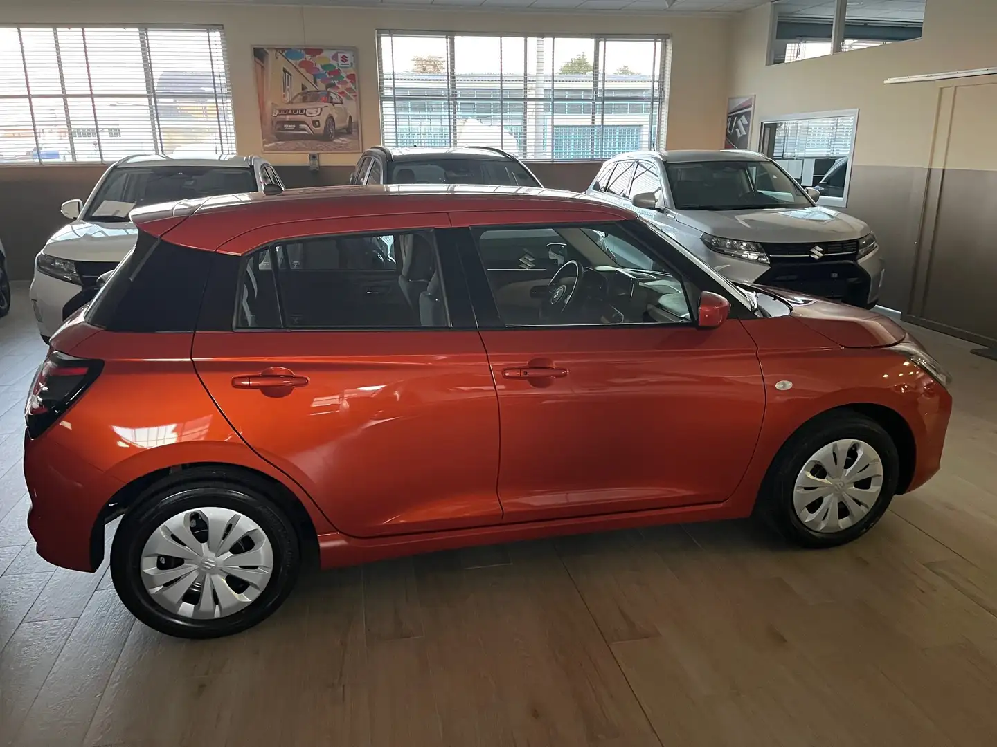 Suzuki Swift 1.2 HYBRID WAKU 2WD, NUOVA NO KM ZERO, SUZUKI 1986 Orange - 2