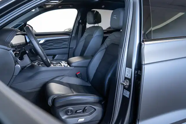 Volkswagen Touareg view 13