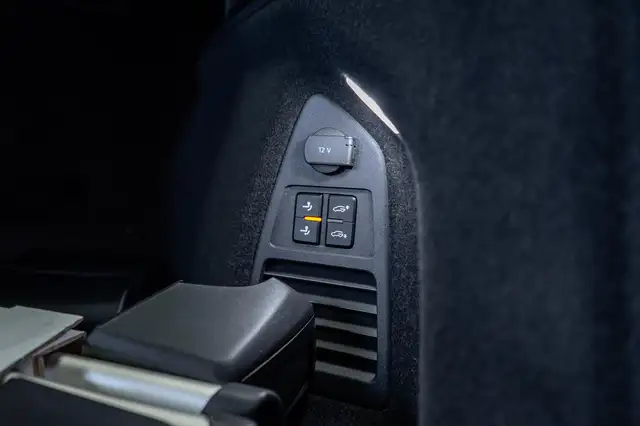 Volkswagen Touareg view 9