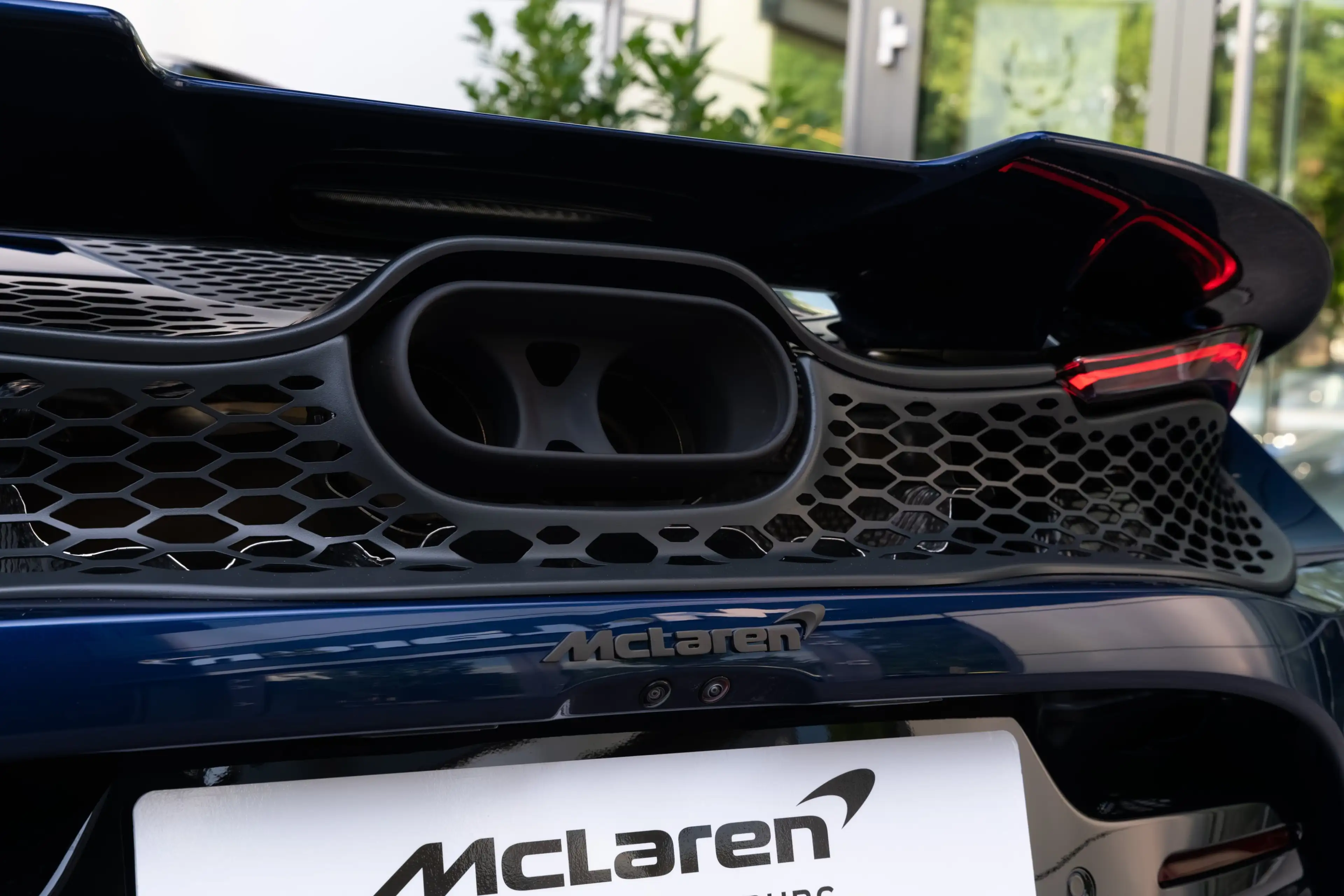 McLaren 750S Spider CF Exterior I Namaka Blue I B&W — photo 11