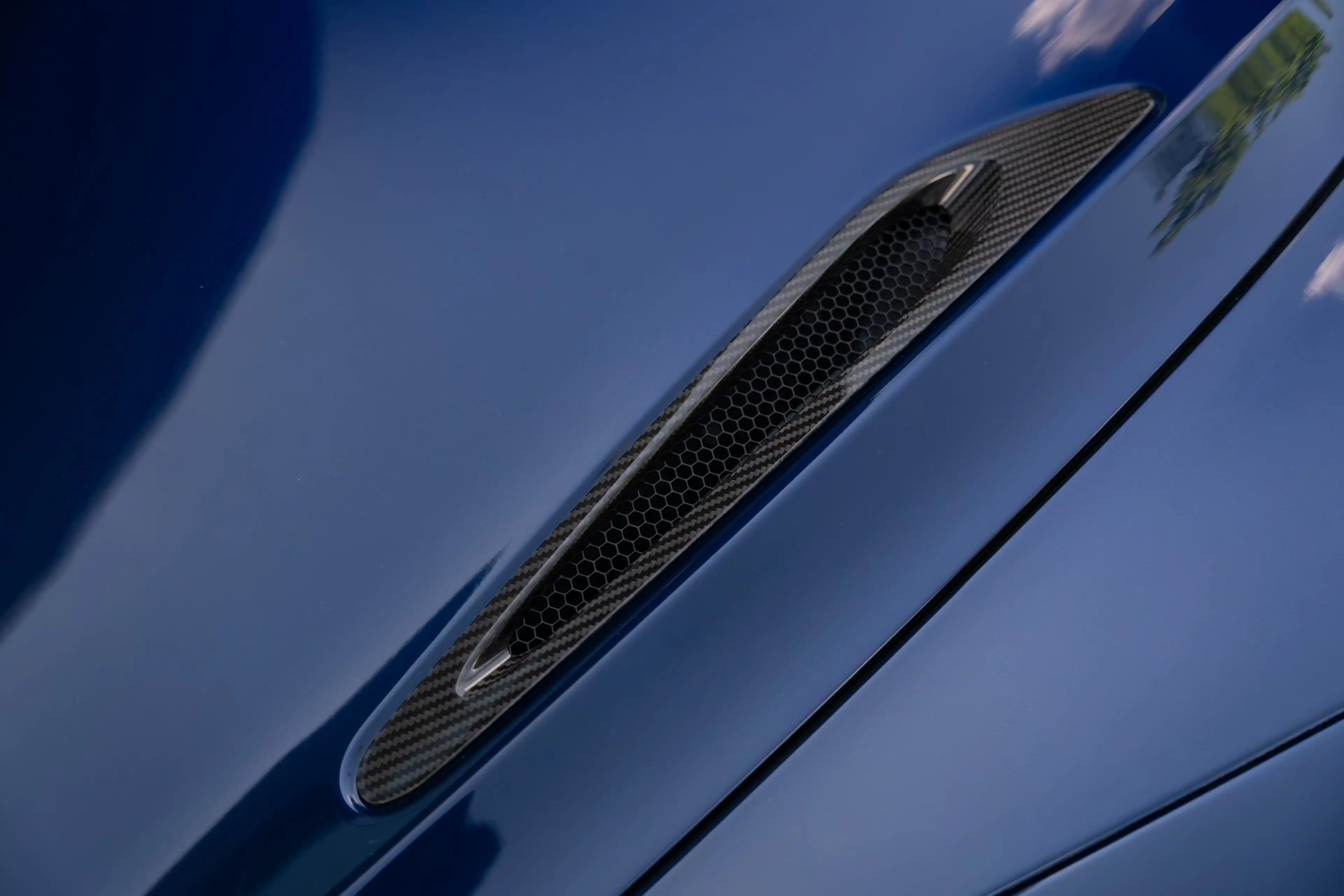 McLaren 750S Spider CF Exterior I Namaka Blue I B&W — photo 13