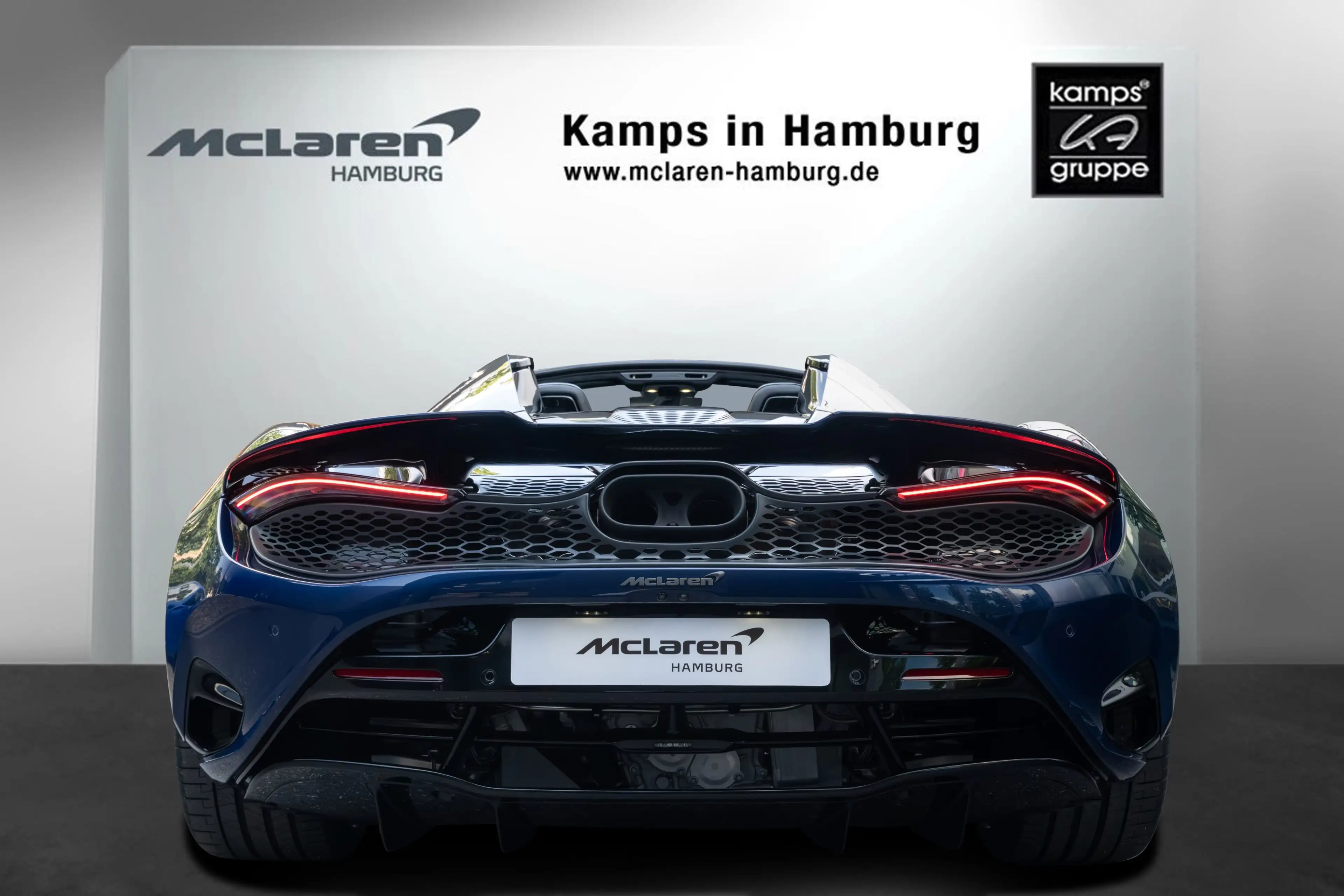 McLaren 750S Spider CF Exterior I Namaka Blue I B&W — photo 4