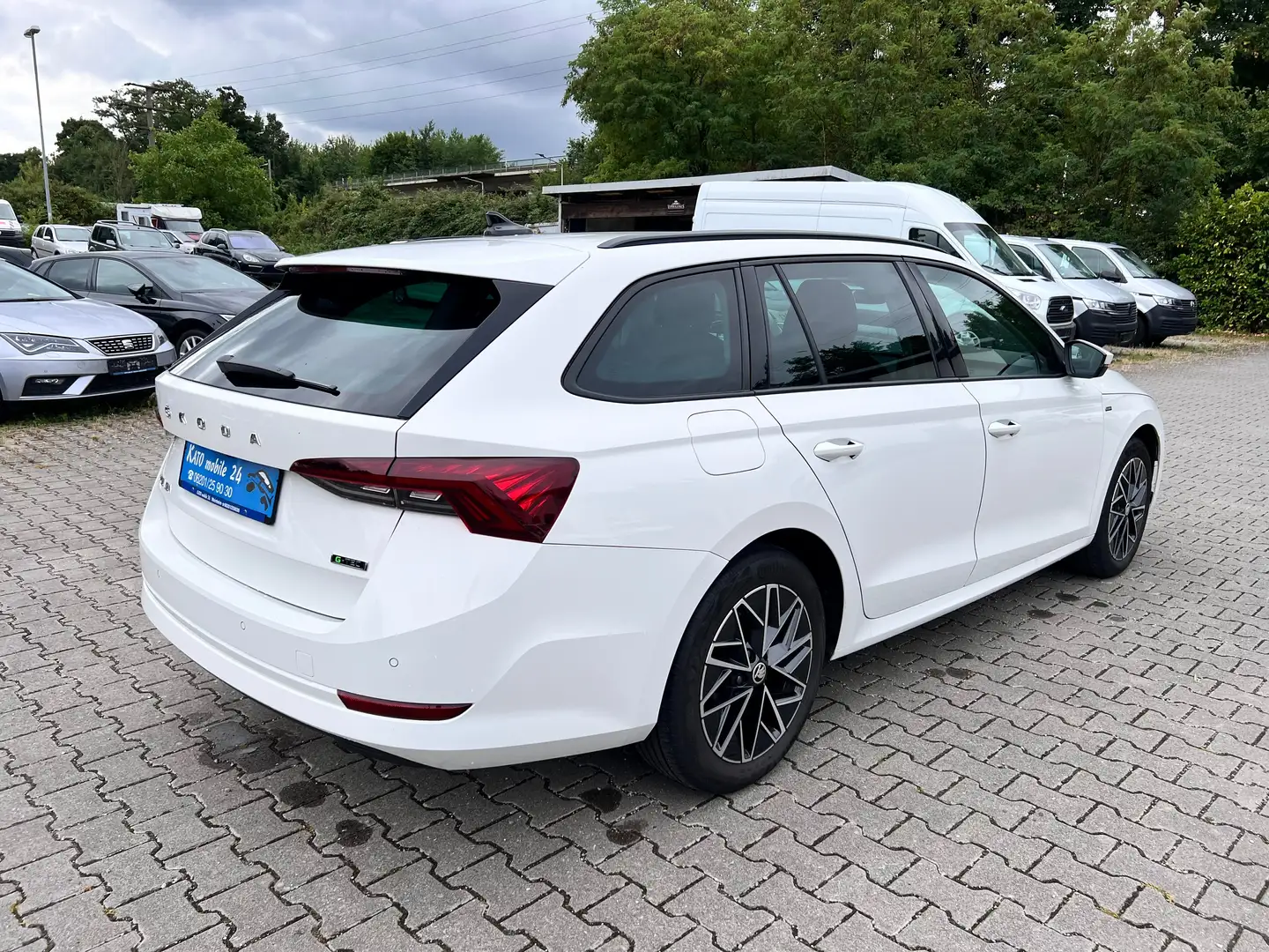 Skoda Octavia Combi Clever 1.5 TGI CNG Erdgas ACC AHK LED Navi.. Weiß - 2