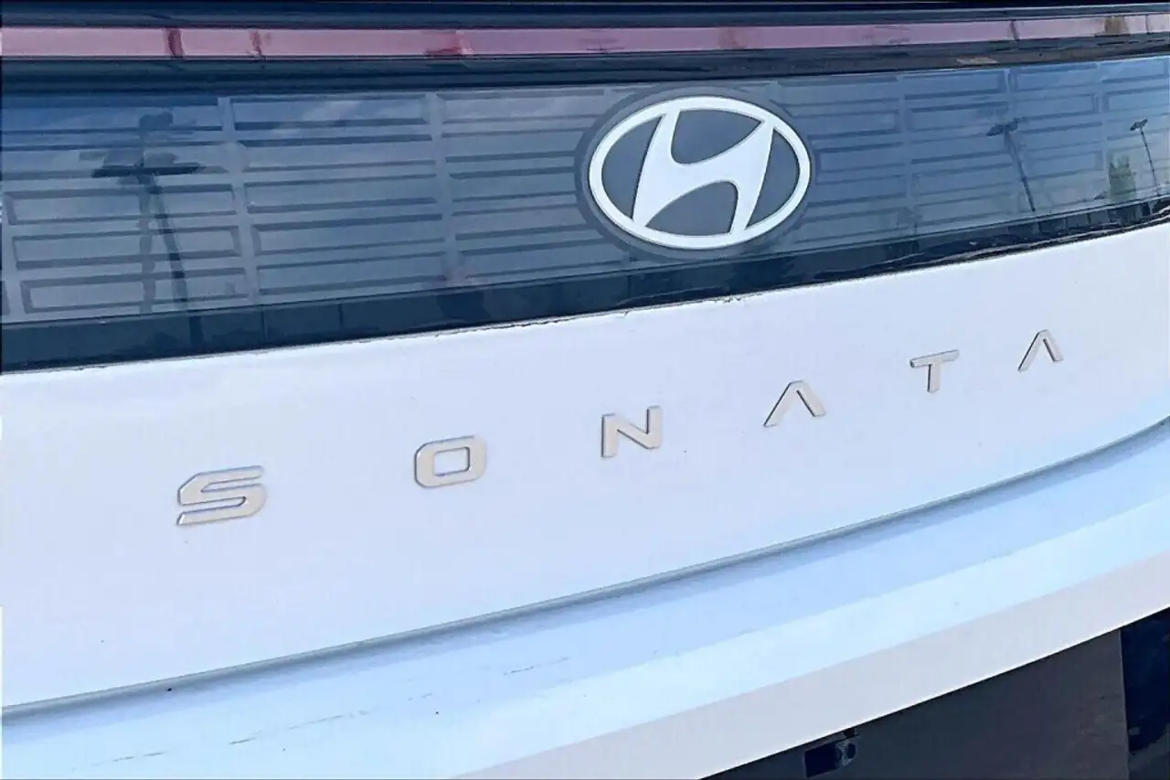Hyundai SONATA снимка Hyundai SONATA