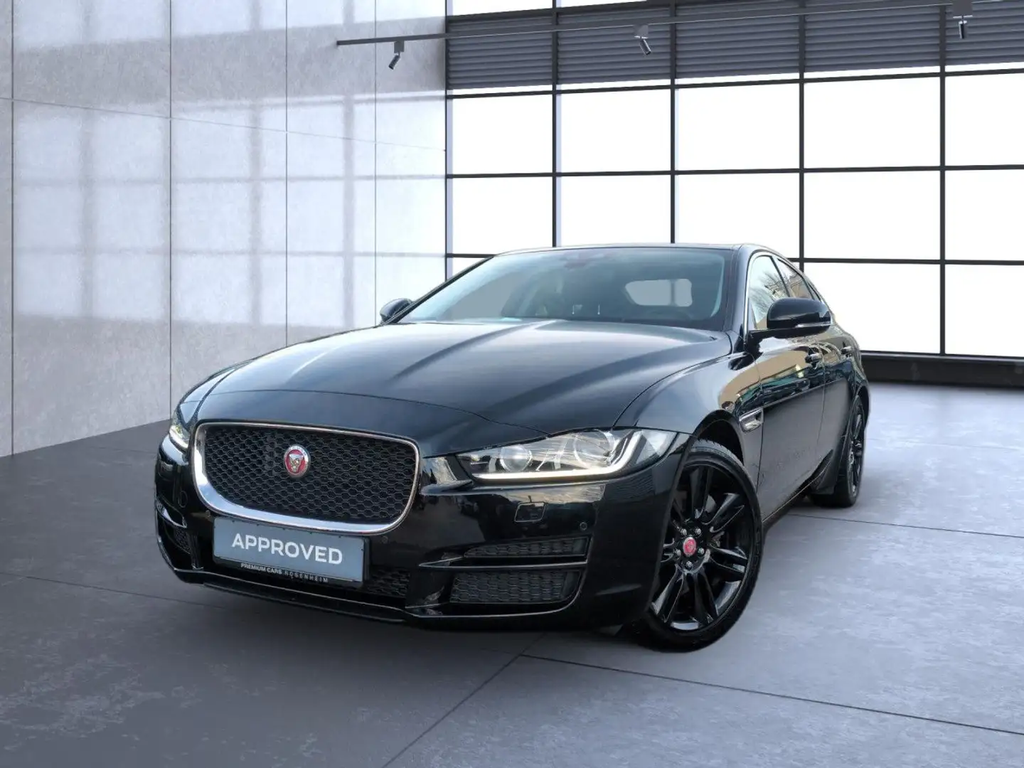 Jaguar XE 25t Prestige Bluetooth Navi Vollleder Klima Negro - 2