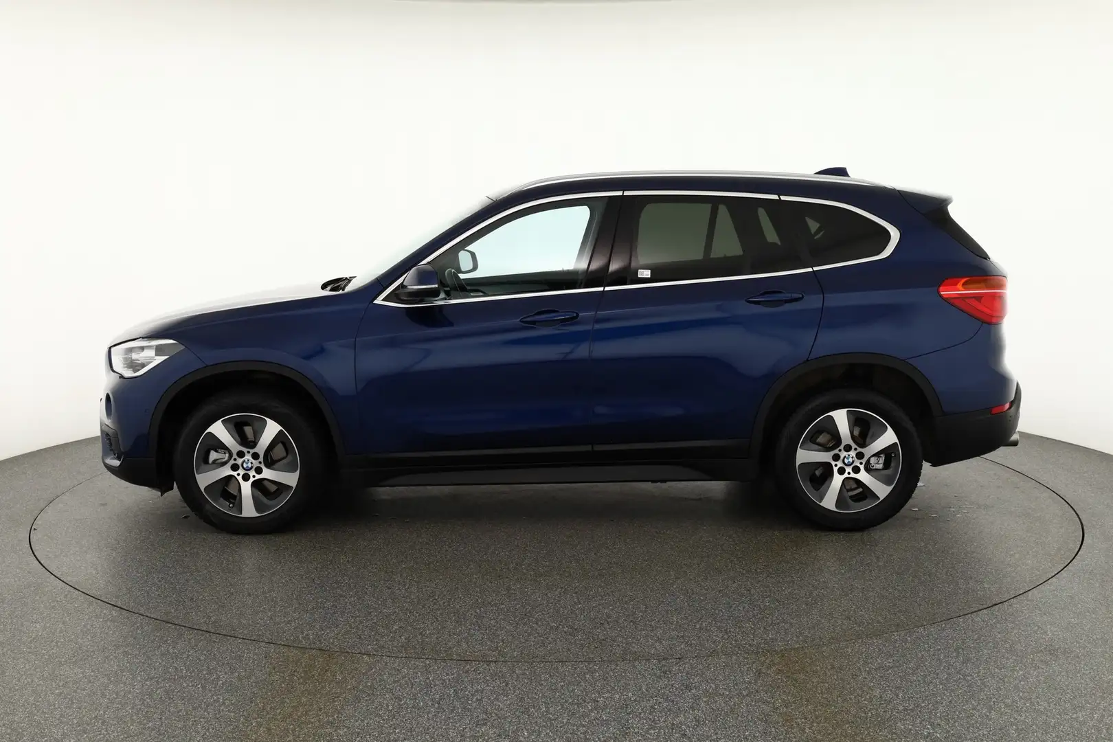 BMW X1 sDrive20i Advantage LED ACC el. Heckklappe Bleu - 2