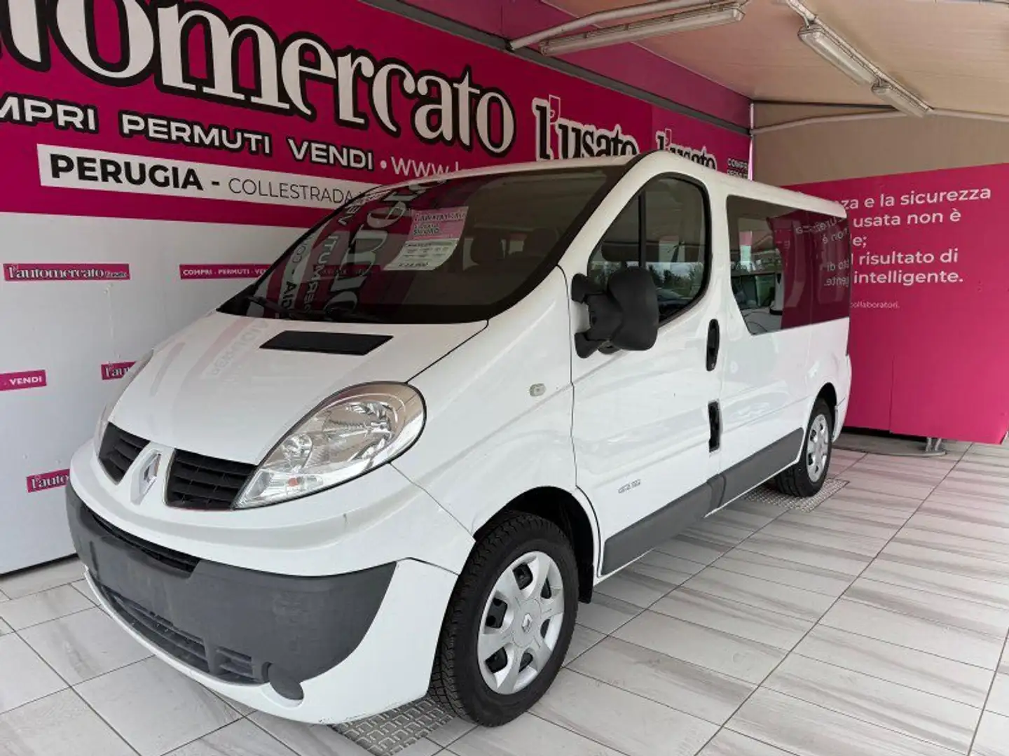 Renault Trafic Trafic T27 2.0 dCi/115 PC-TN Passenger Comfort DPF Білий - 1
