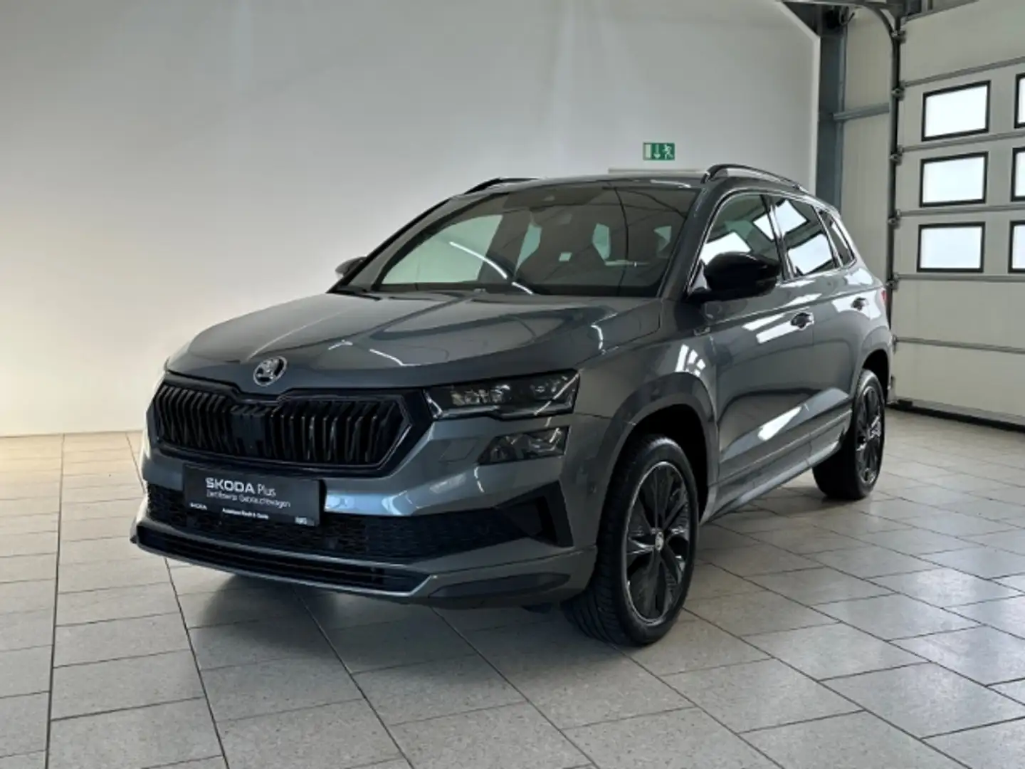 Skoda Karoq Sportline 1.5 TSI DSG 360° Kam Navi ACC Grau - 2