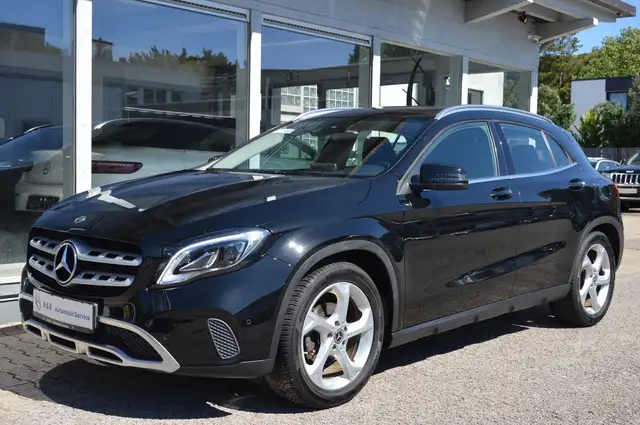 Mercedes-Benz GLA 180 *NAVI*CAM*AHK*LED HIGH*TOT-WINKEL*KEYLES