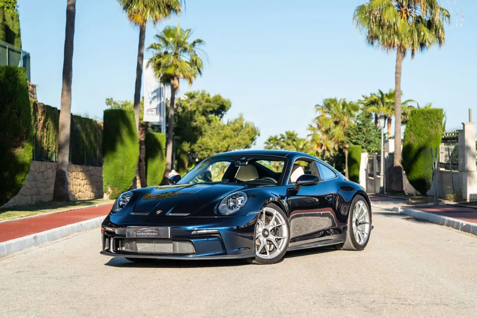 Porsche 992 GT3 Touring Package PDK Bleu - 1