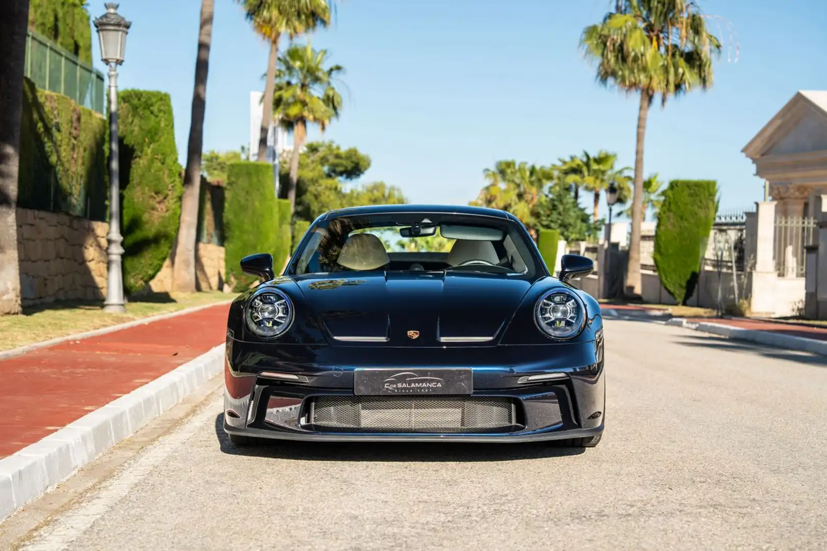 Porsche 992 GT3 Touring Package PDK Bleu - 2