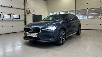 V60 CC II Cross Country B5 Mild Hybride AWD | Harm
