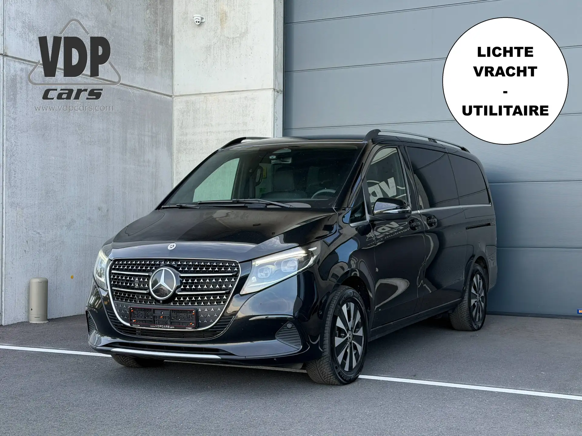 Mercedes-Benz V-Class V 300 2025 검정 사진 1