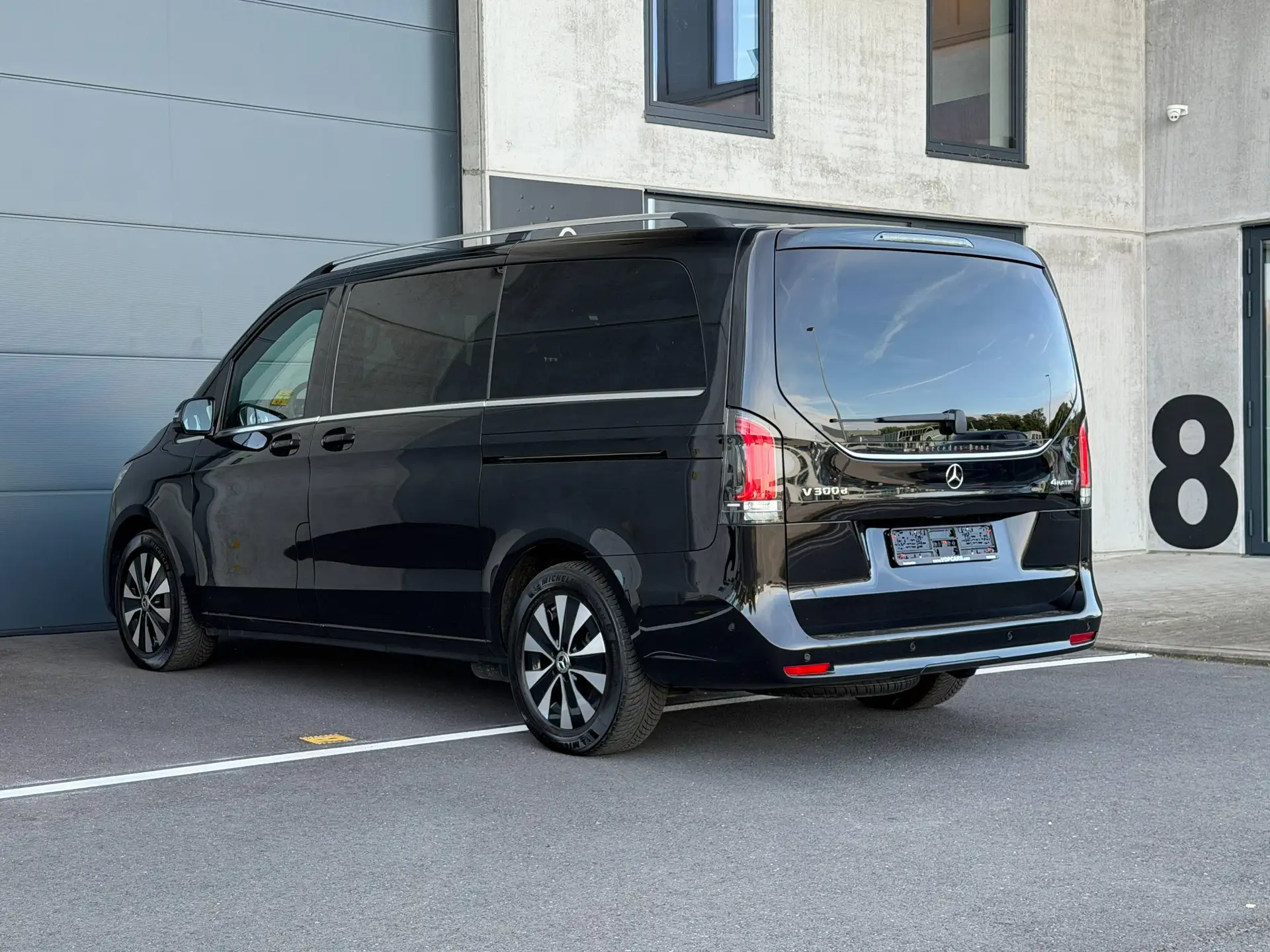 Mercedes-Benz V-Class V 300 2025 검정 사진 7
