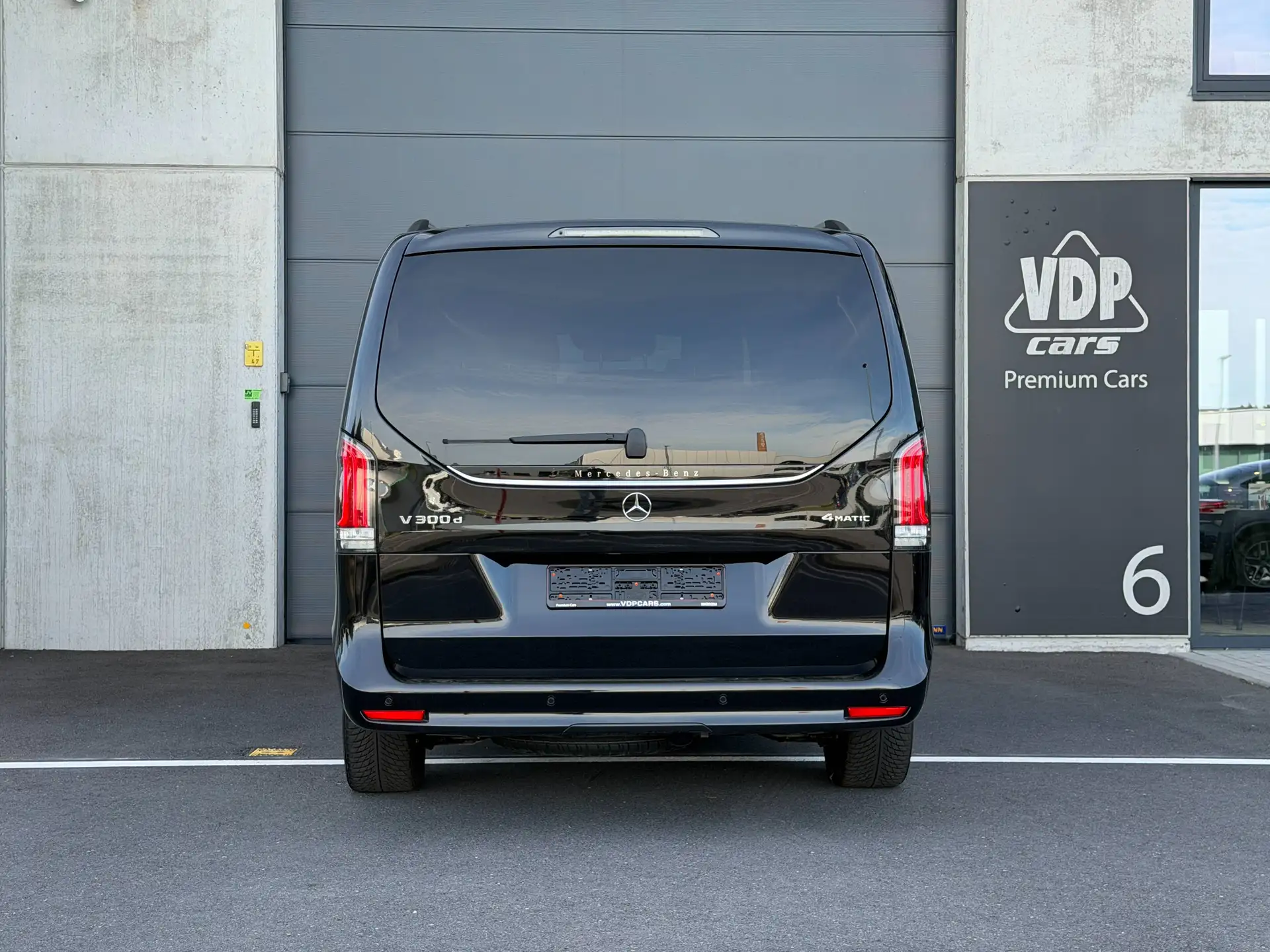 Mercedes-Benz V-Class V 300 2025 검정 사진 6