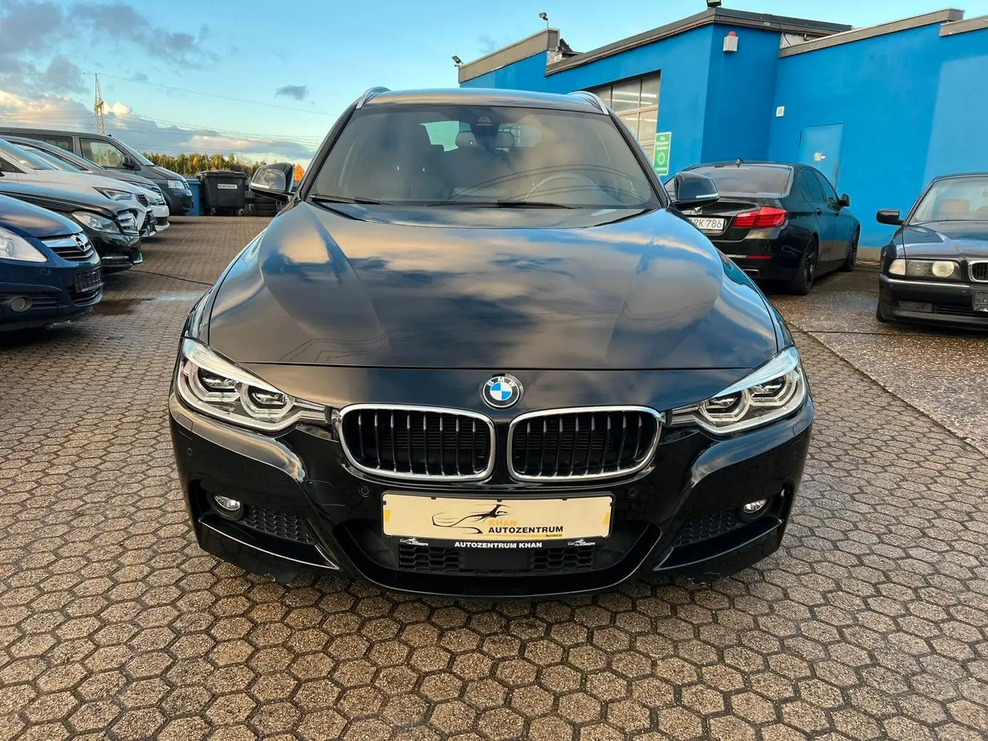 BMW 320 d M Sport LED/NAVI/SHZ/HEADUP Schwarz - 2