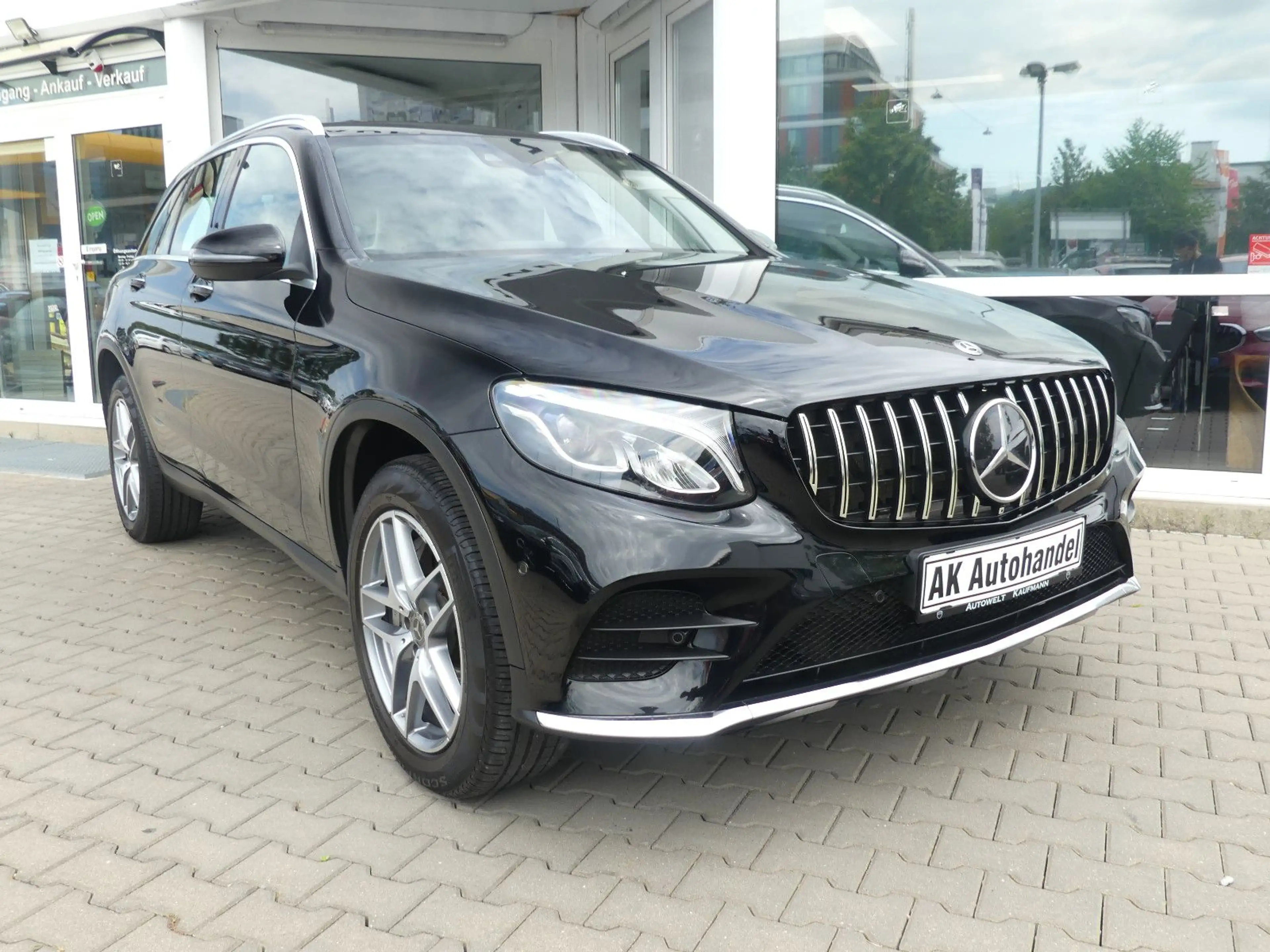 Mercedes-Benz GLC 350 e 4Matic AMG LED ACC PDC AHK Volleder — photo 3