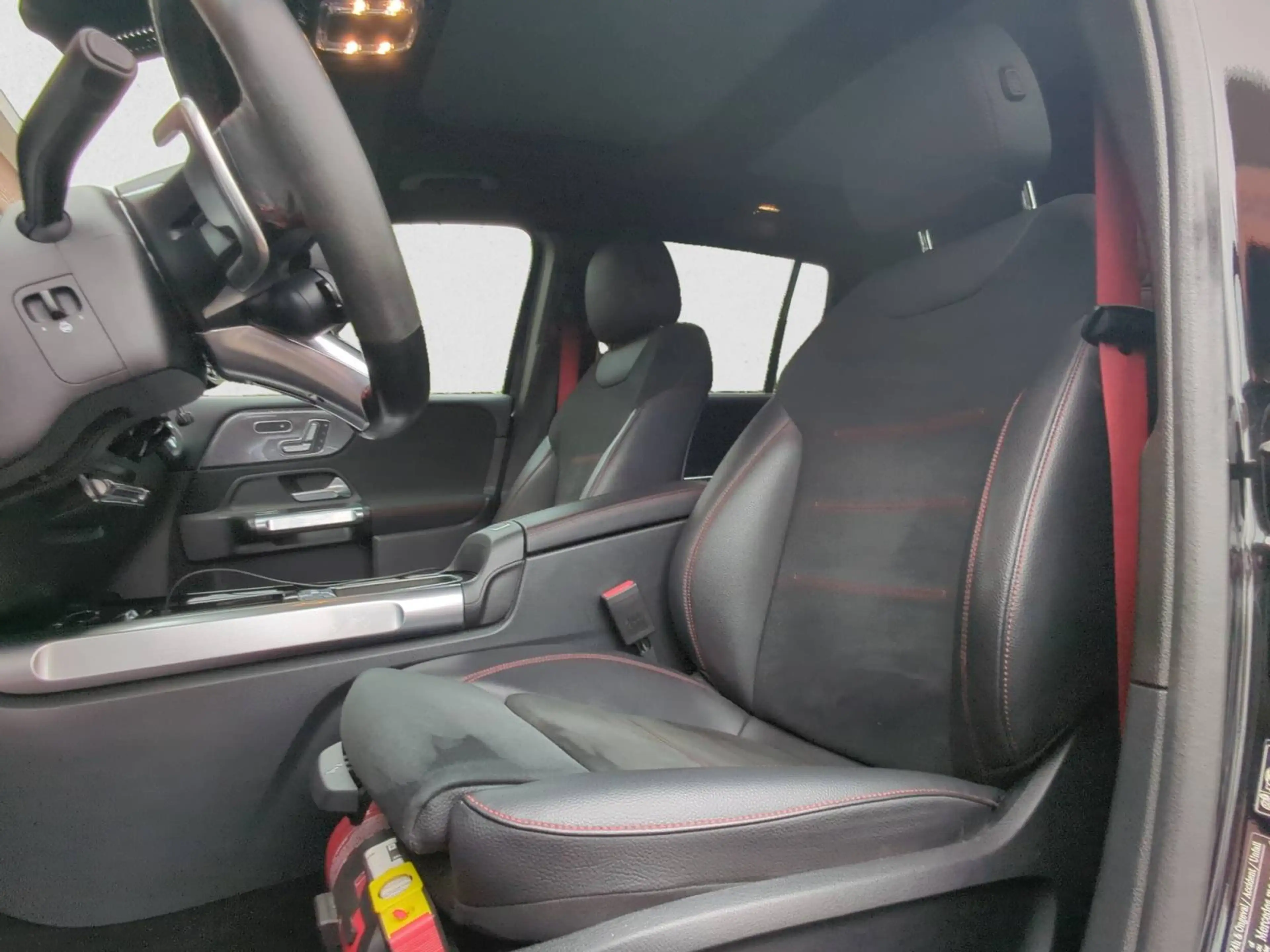 Mercedes-Benz GLB 35 AMG 4-Matic | Pano | 360° | Memory Seats — photo 10
