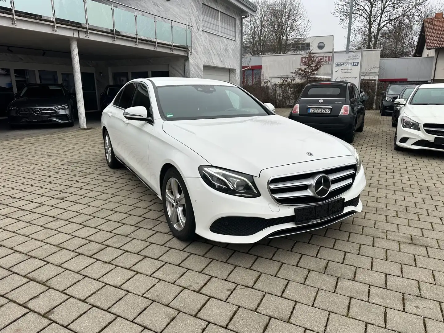 Mercedes-Benz E 220 d*Navi*Multibeam*Distr.*Spur*Ambi*RCAM Weiß - 2