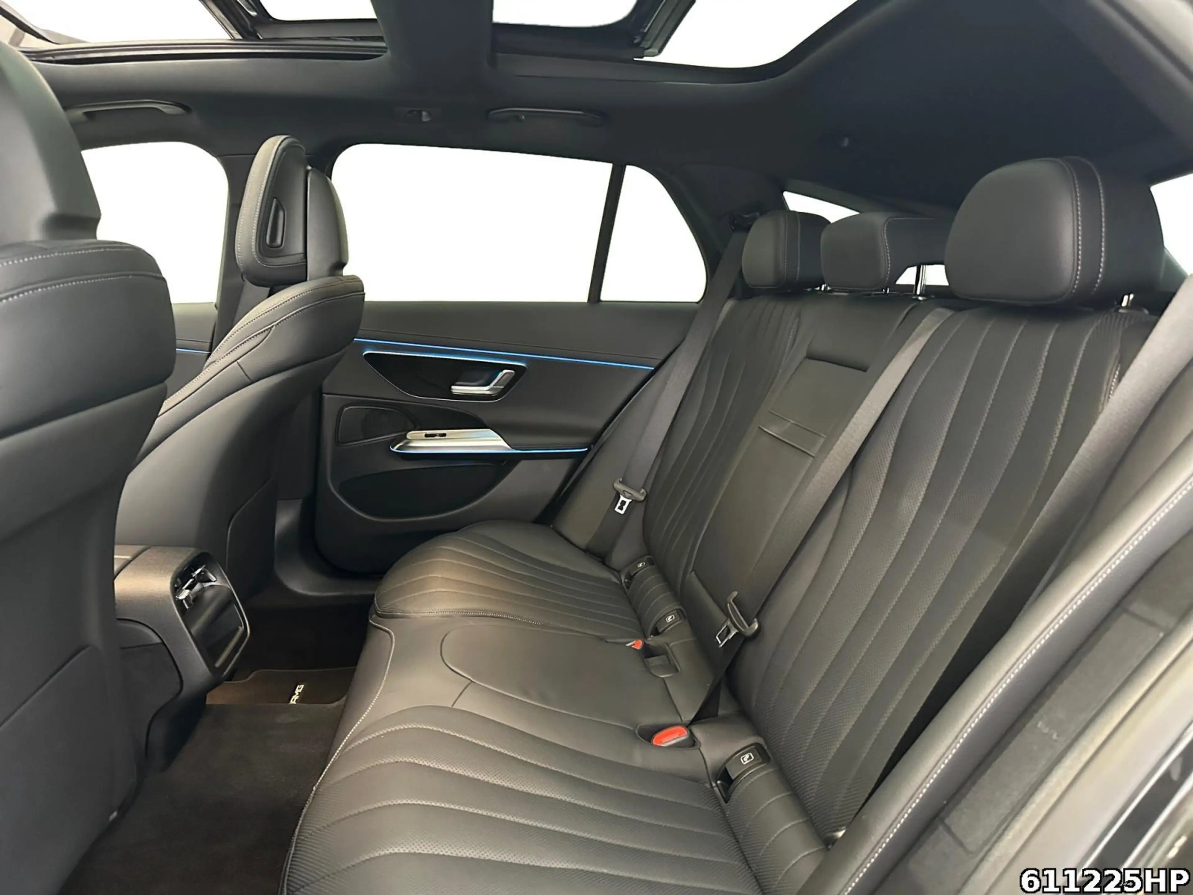 Mercedes-Benz E 450 d T 4M AMG  PanoAHKDistronic Digital Light — photo 12
