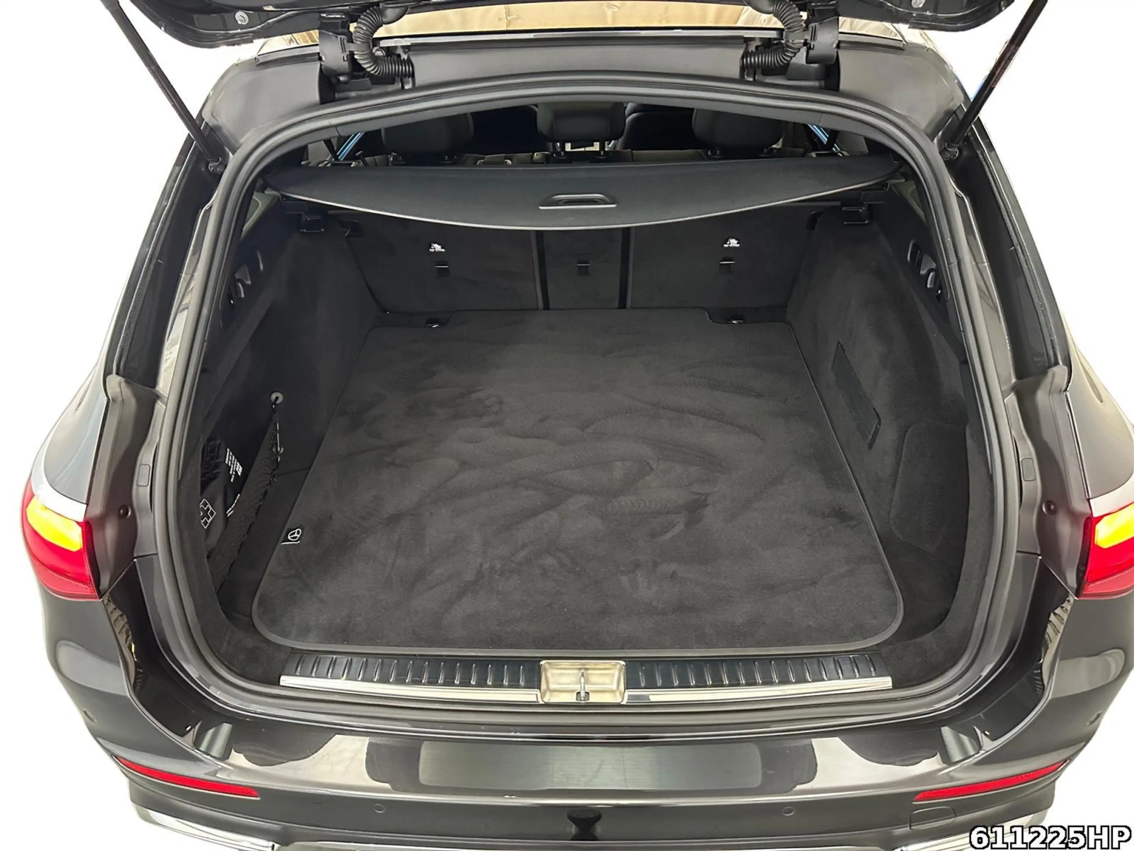 Mercedes-Benz E 450 d T 4M AMG  PanoAHKDistronic Digital Light — photo 6