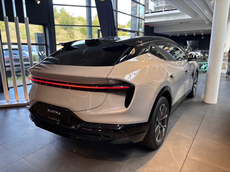 Lotus Eletre — photo 3