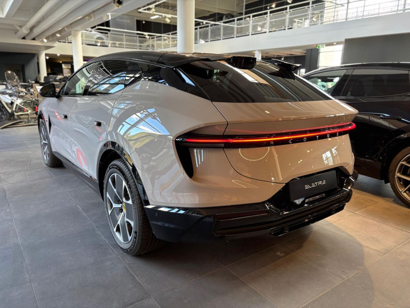 Lotus Eletre — photo 4