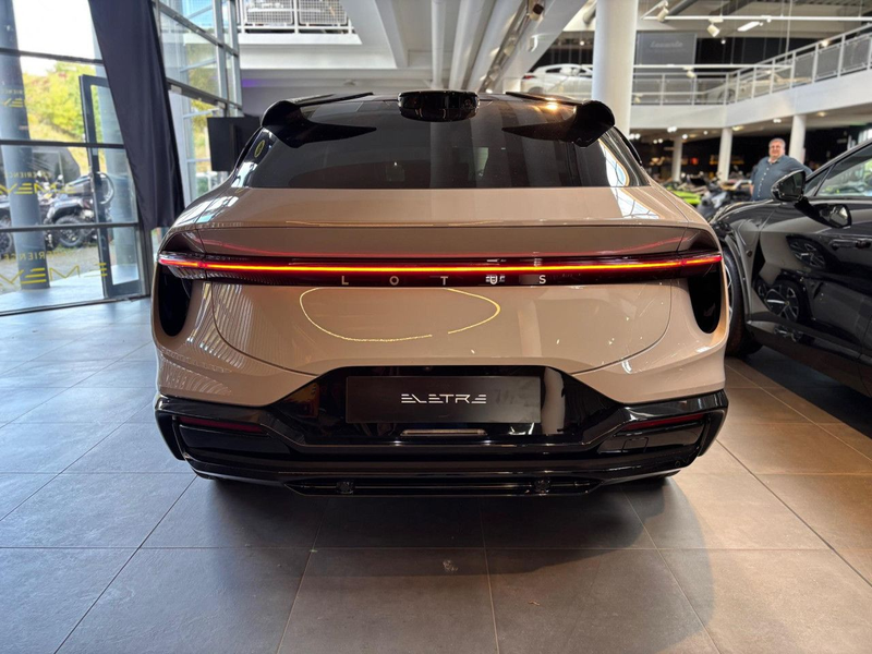 Lotus Eletre — photo 5
