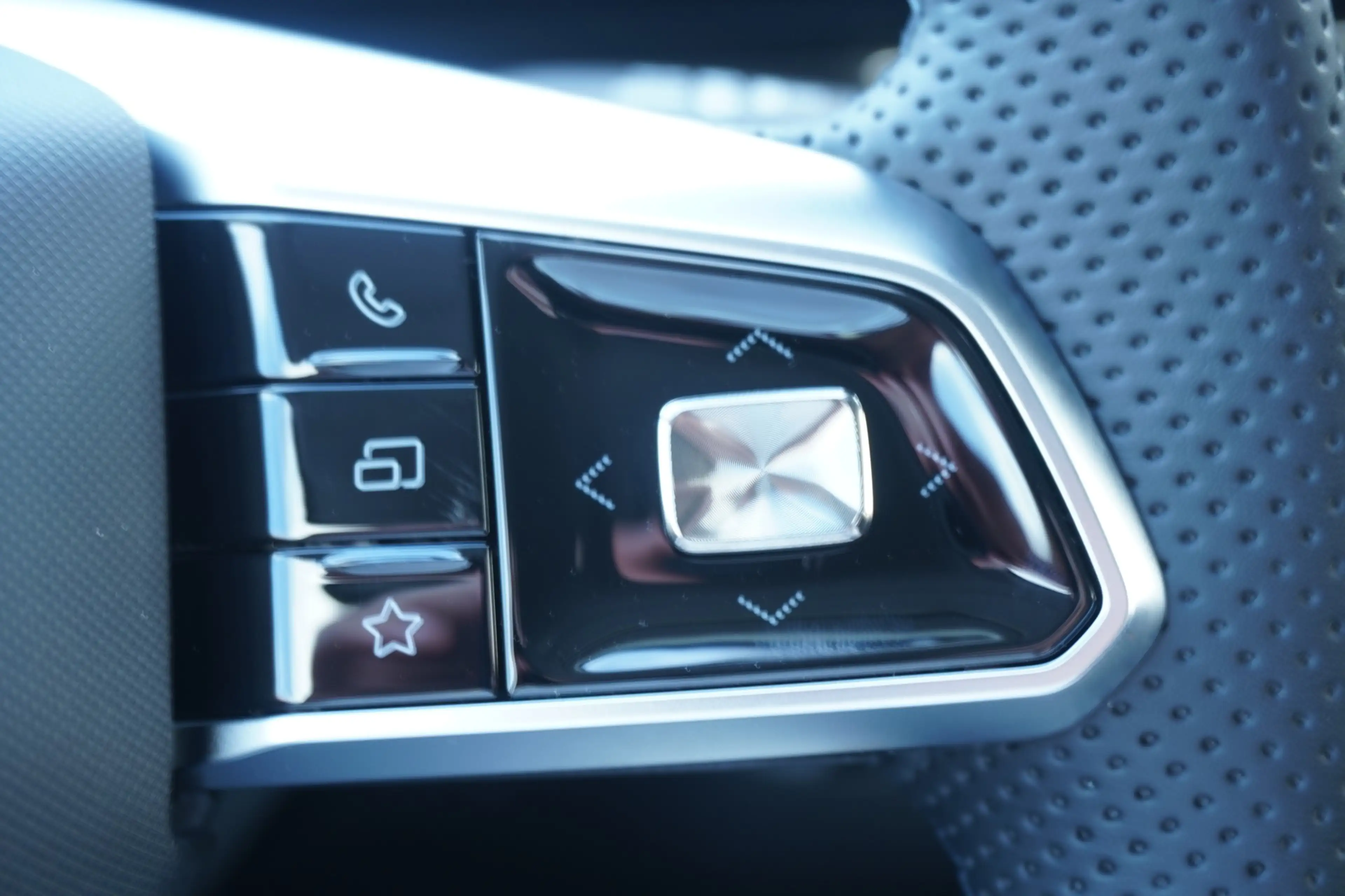MG HS 1.5 T-GDI Hybrid+ Luxury Aut. LED ACC Navi — photo 14