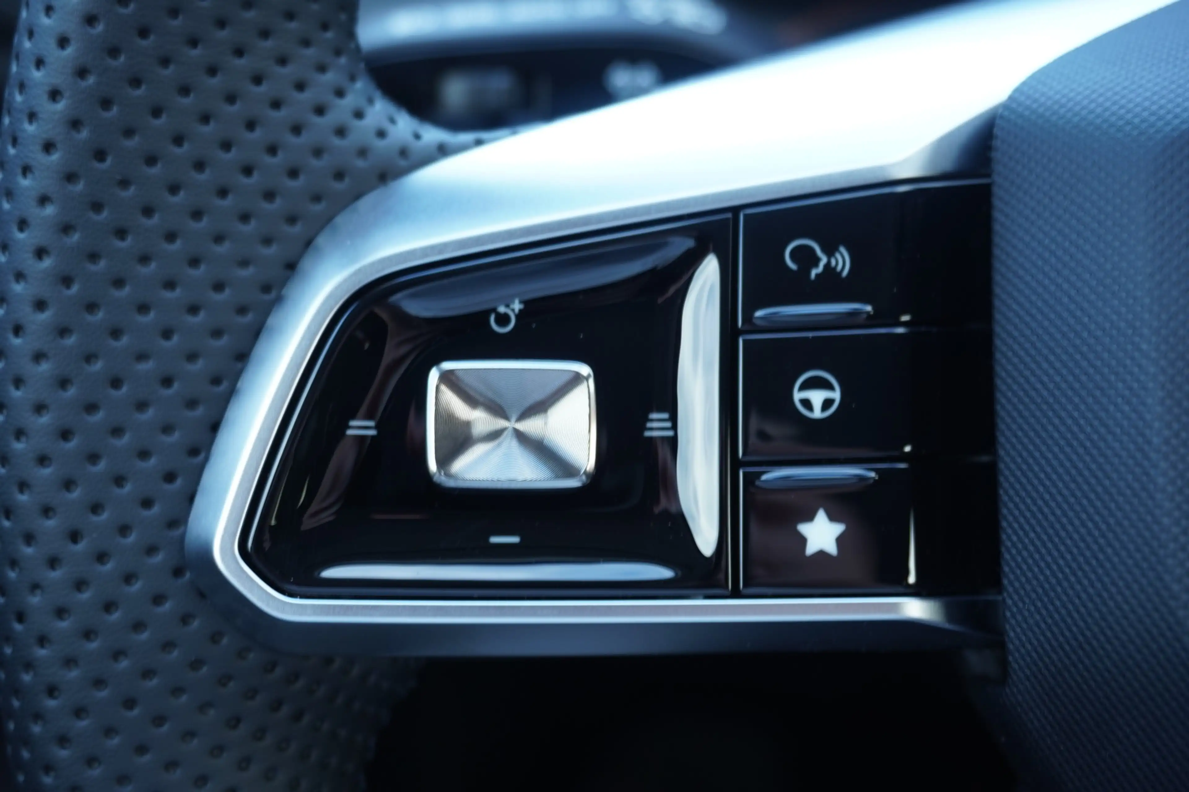 MG HS 1.5 T-GDI Hybrid+ Luxury Aut. LED ACC Navi — photo 13