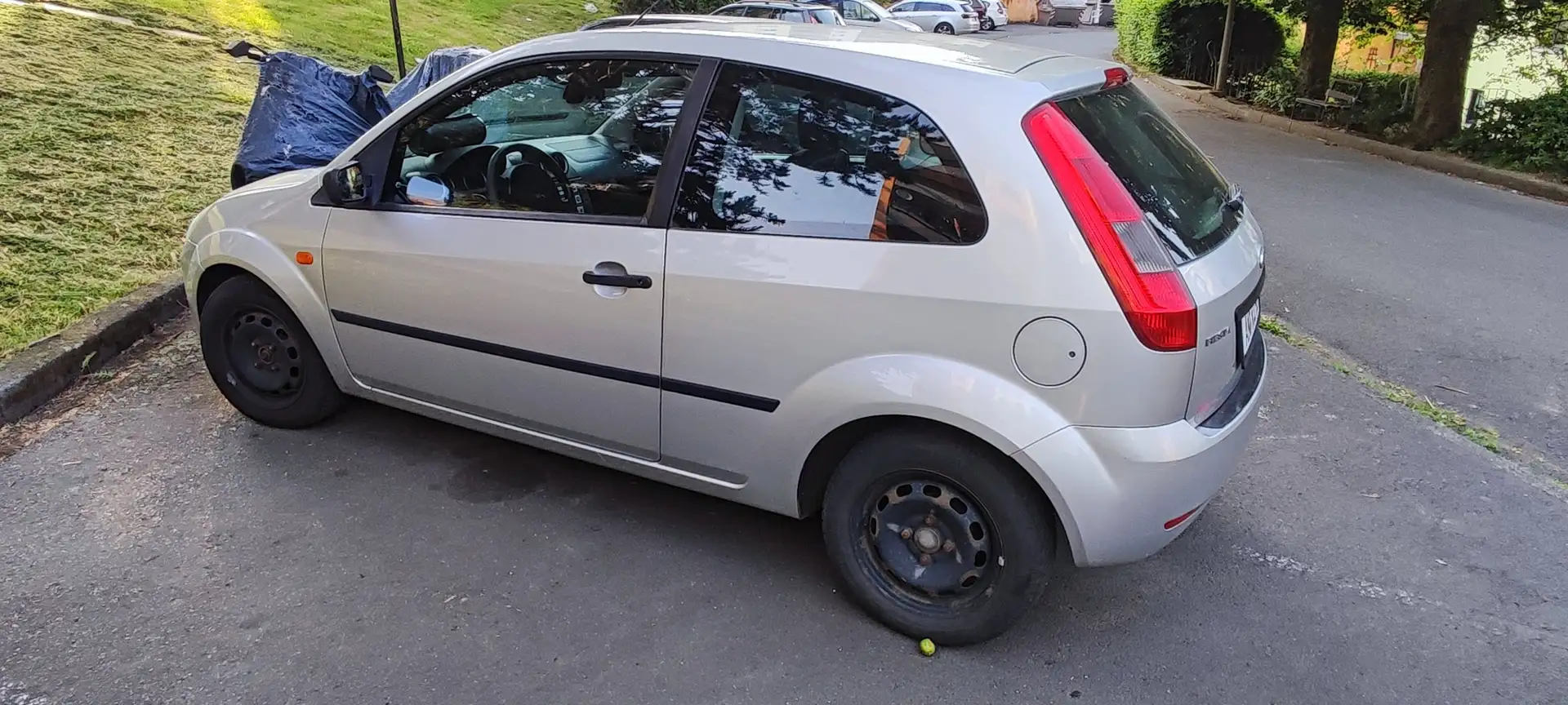 Ford Fiesta Silber - 2