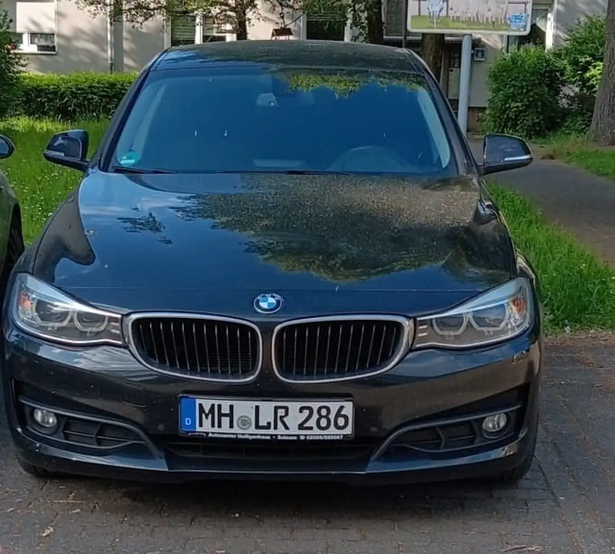 BMW 318 318 d GT crna - 2
