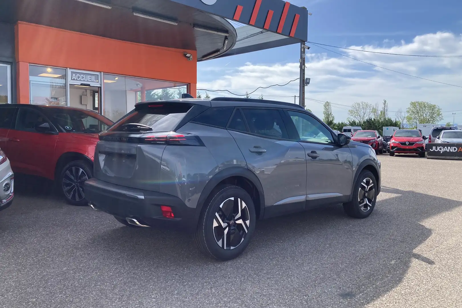 Peugeot 2008 NEW 130 EAT8 ALLURE SURÉQUIPÉ Gris - 2