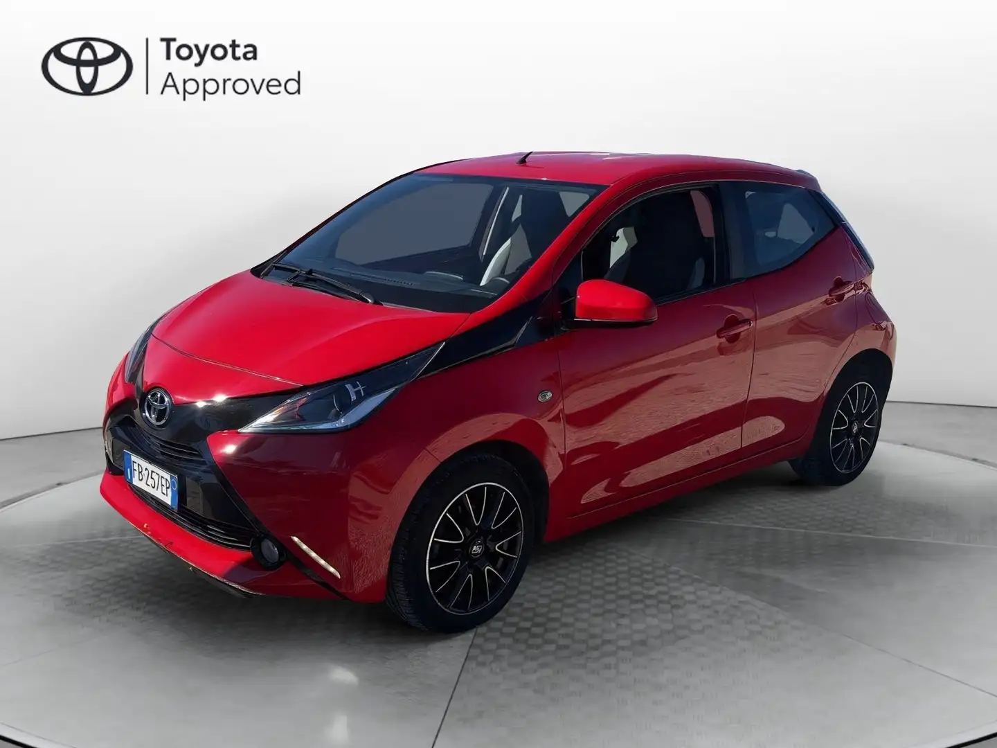 Toyota Aygo Aygo 1.0 VVT-i 69 CV 5 porte x-play Rosso - 1