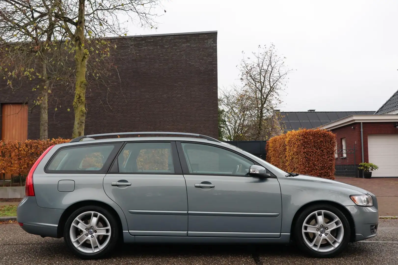 Volvo V50 2.4i Edition II | AUTOMAAT | CLIMA | CRUISE | XENO Blauw - 2