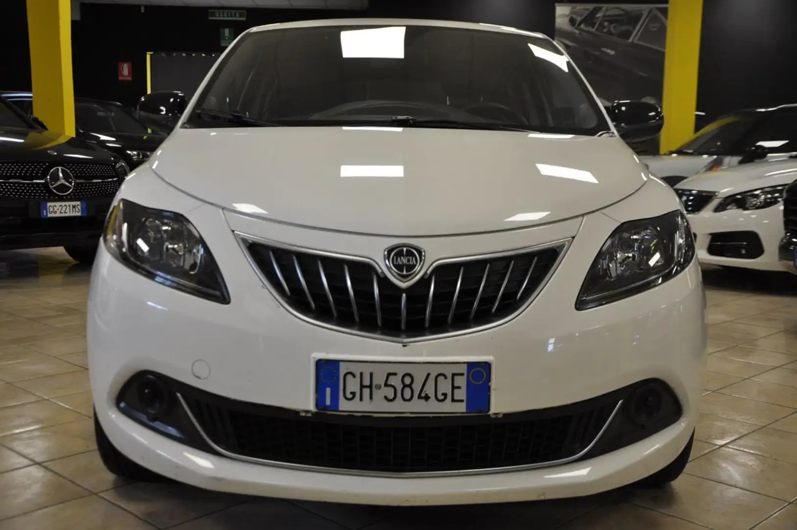 Lancia Ypsilon 1.0 5 porte S&S Hybrid Blanc - 2
