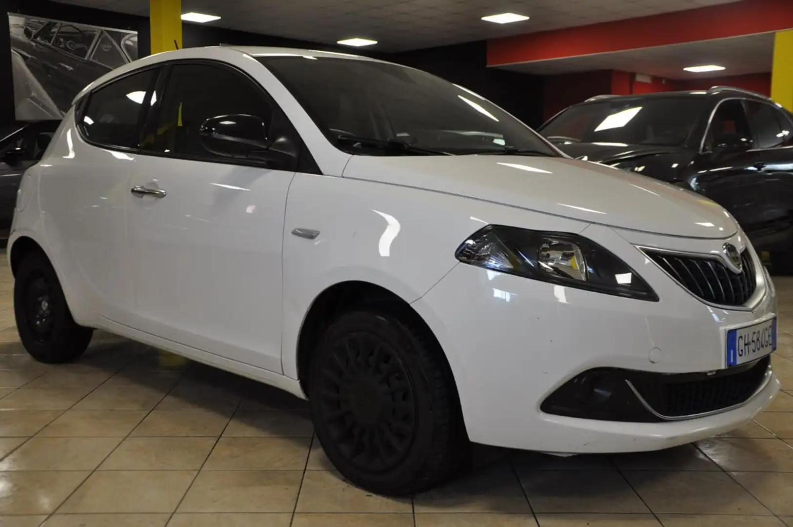 Lancia Ypsilon 1.0 5 porte S&S Hybrid Blanc - 1