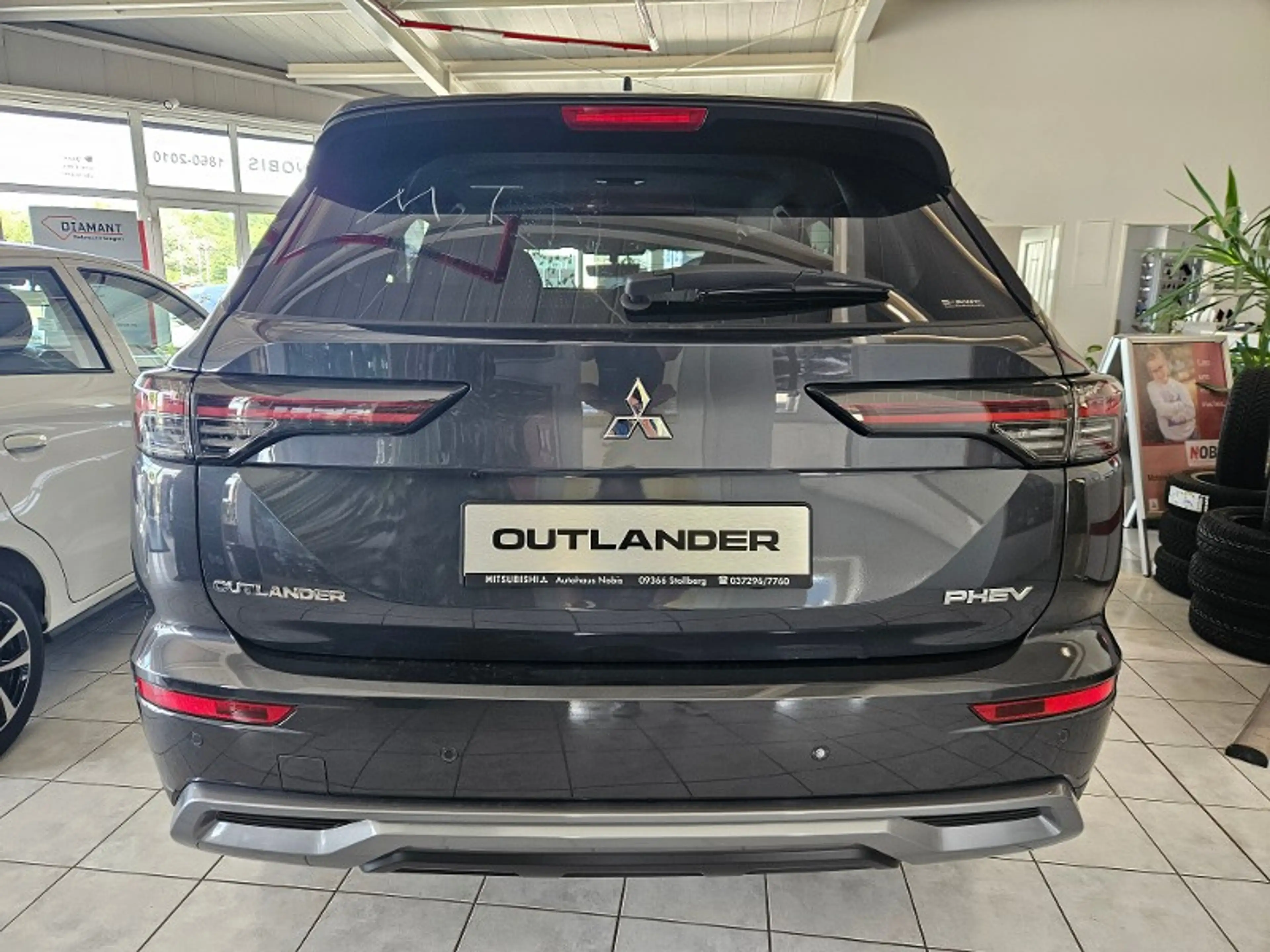 Mitsubishi Outlander 2.4L PHEV Select — photo 3
