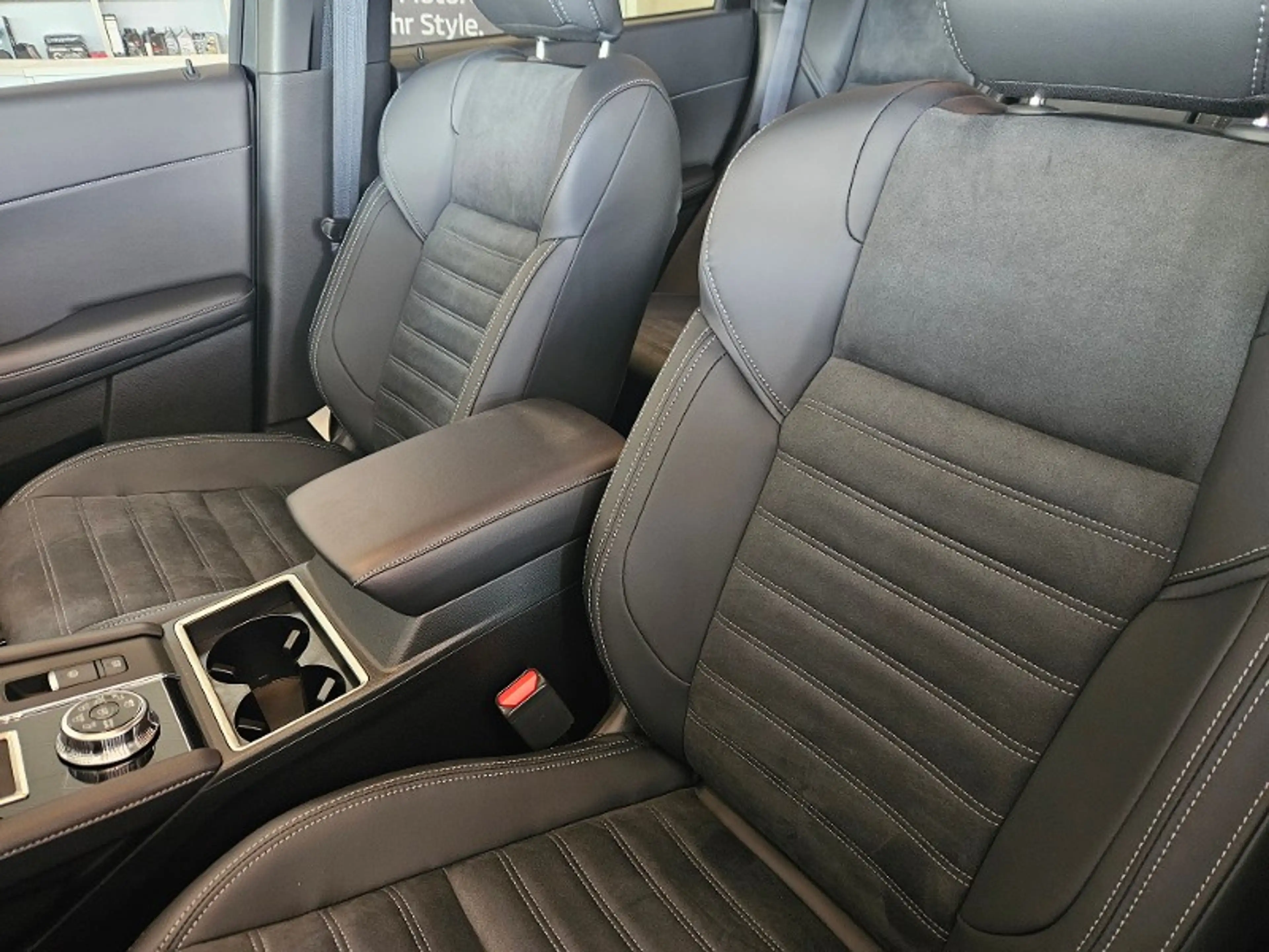 Mitsubishi Outlander 2.4L PHEV Select — photo 7