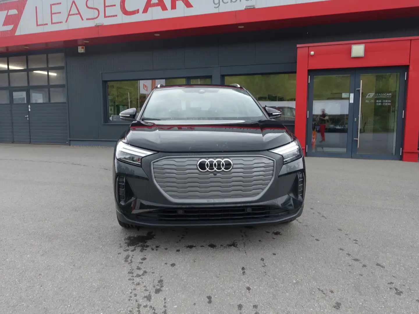 Audi Q4 e-tron 45 e-tron quattro "AHV" Schwarz - 1