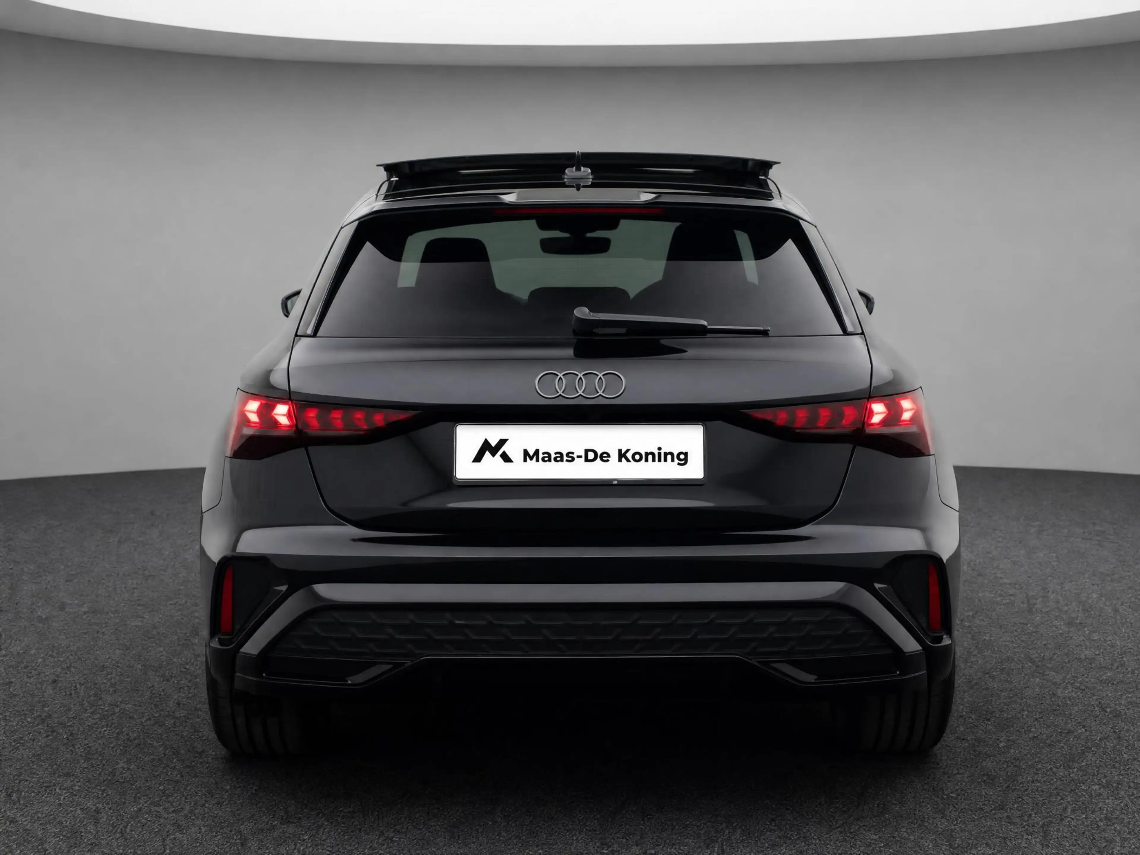 Audi A3 Sportback 45 TFSI e S edition Competition Panorama — photo 5