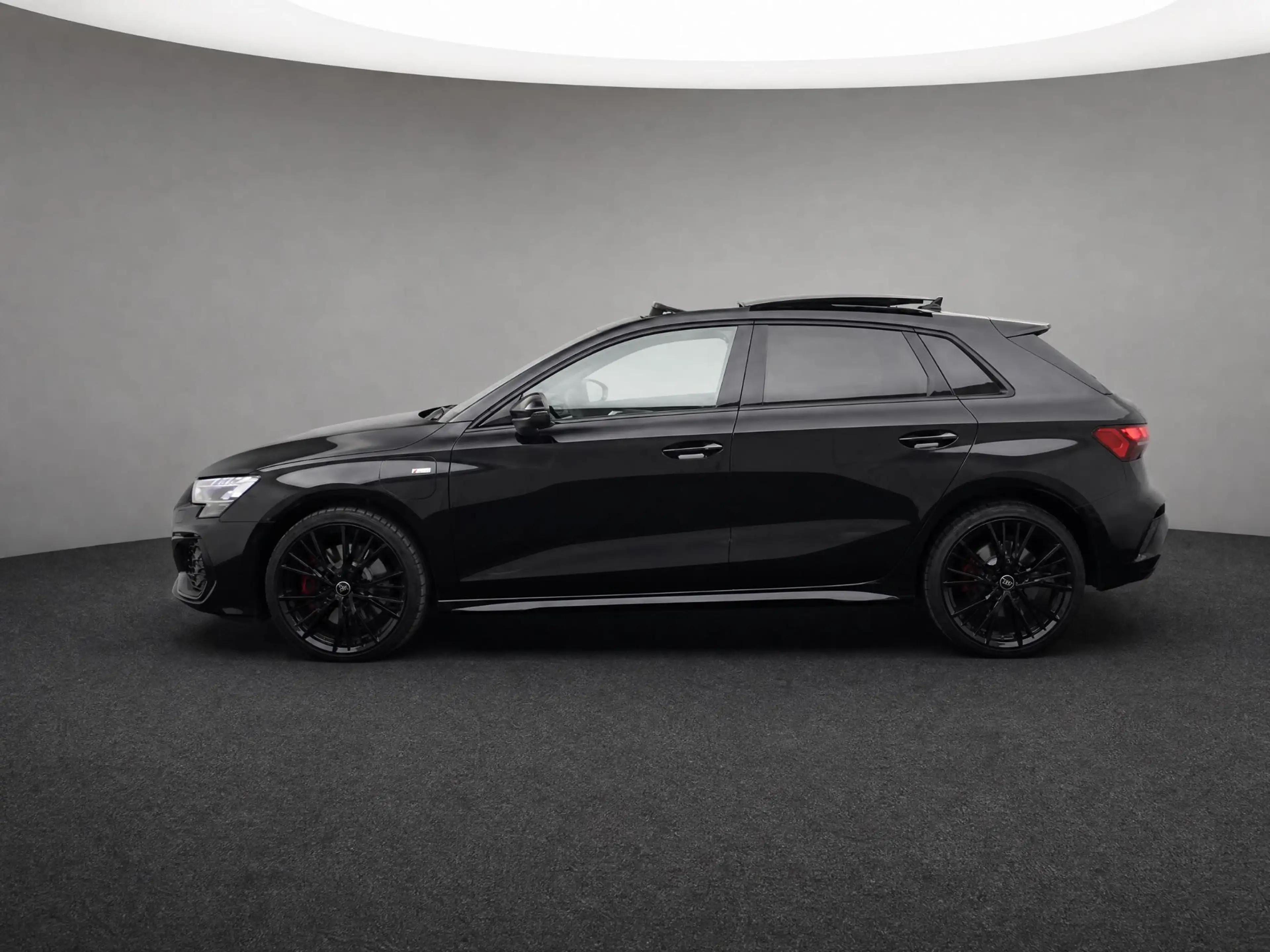 Audi A3 Sportback 45 TFSI e S edition Competition Panorama — photo 2