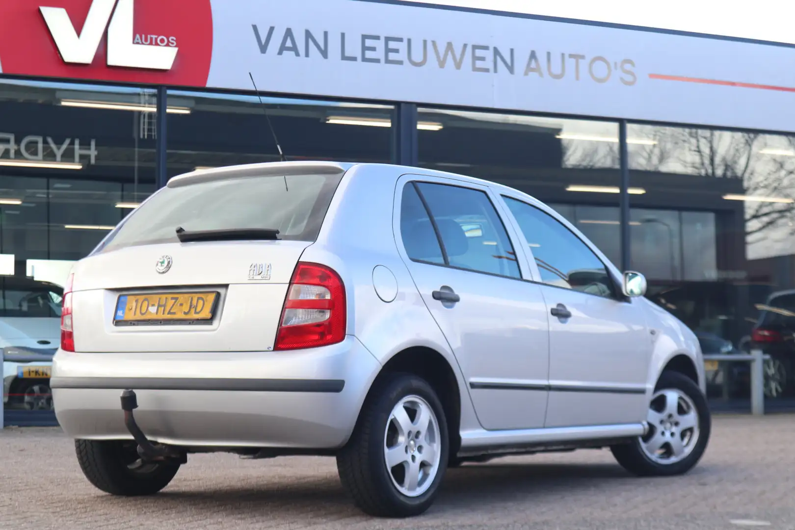 Skoda Fabia 1.4 Comfort | Trekhaak | Cruise | Nieuwe APK Grijs - 2