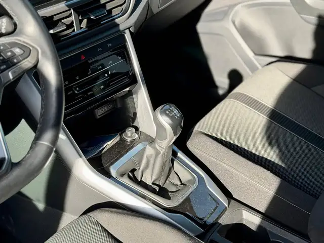 Volkswagen T-Roc view 20
