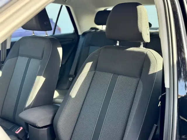 Volkswagen T-Roc view 14