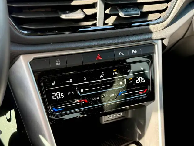 Volkswagen T-Roc view 13