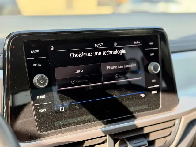 Volkswagen T-Roc view 12