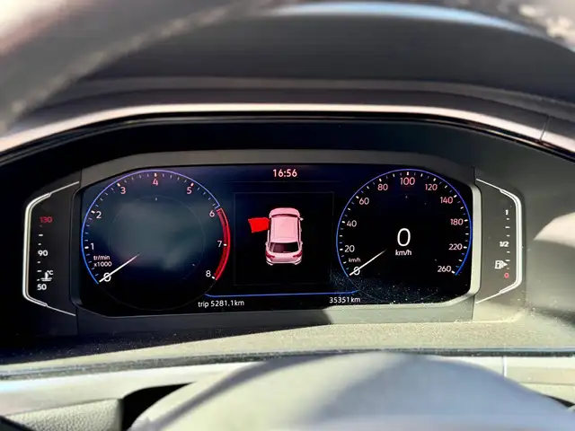 Volkswagen T-Roc view 5