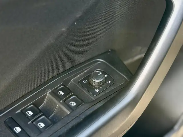 Volkswagen T-Roc view 8