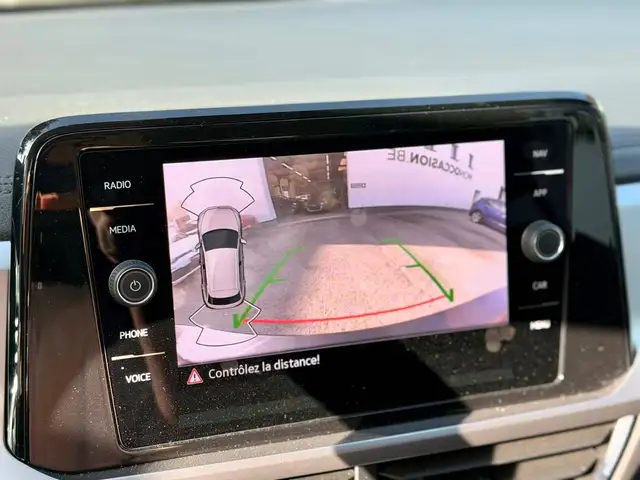 Volkswagen T-Roc view 9